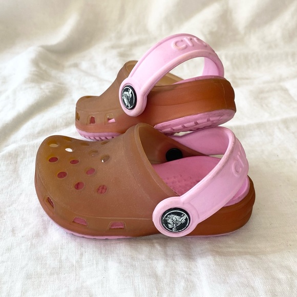 CROCS Toddler Classic Clog in Girls Translucent Gummy Pink Slip On Mule - Picture 5 of 15